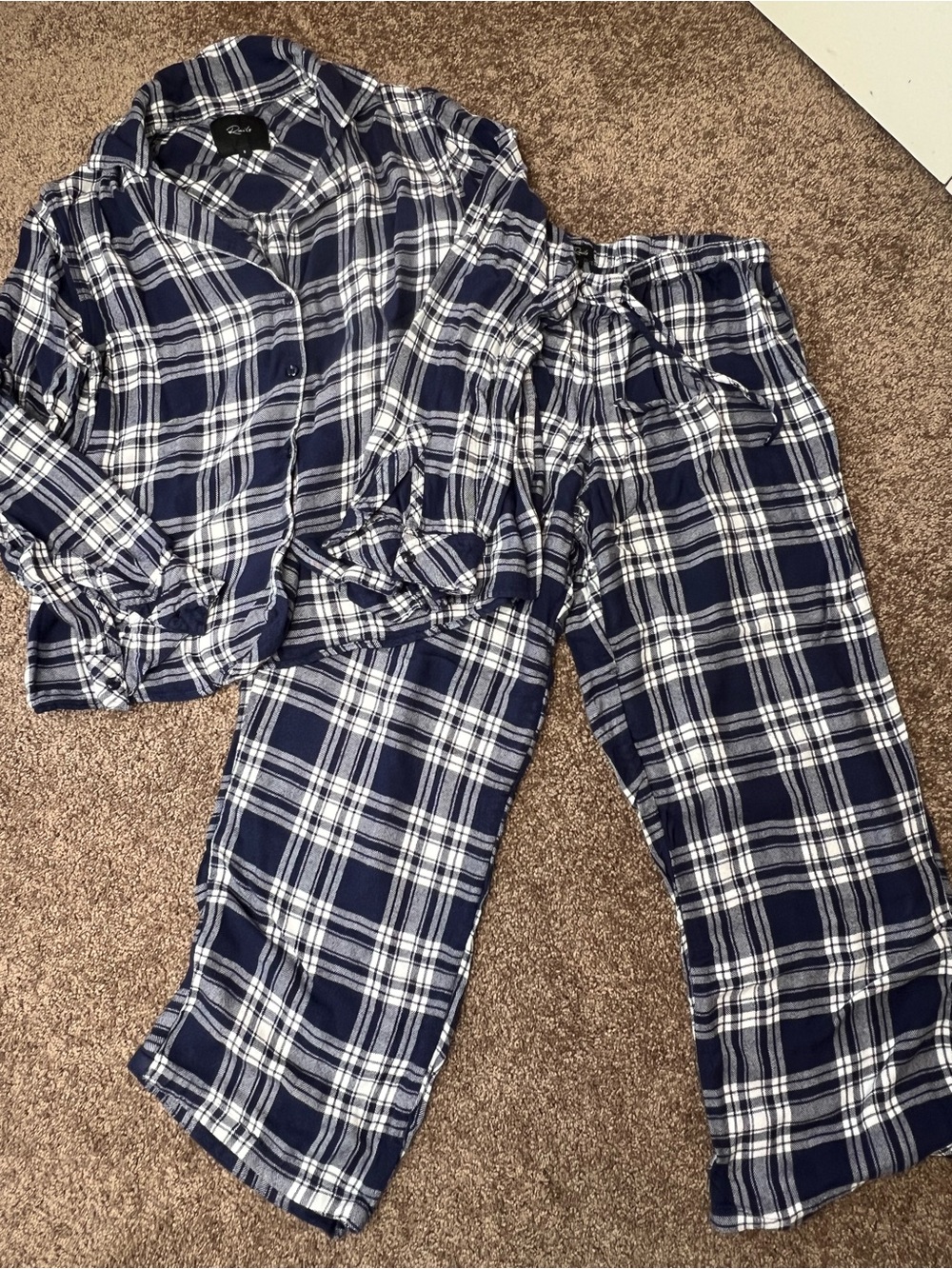 Rails women’s 2 piece plaid pajama set. Size small